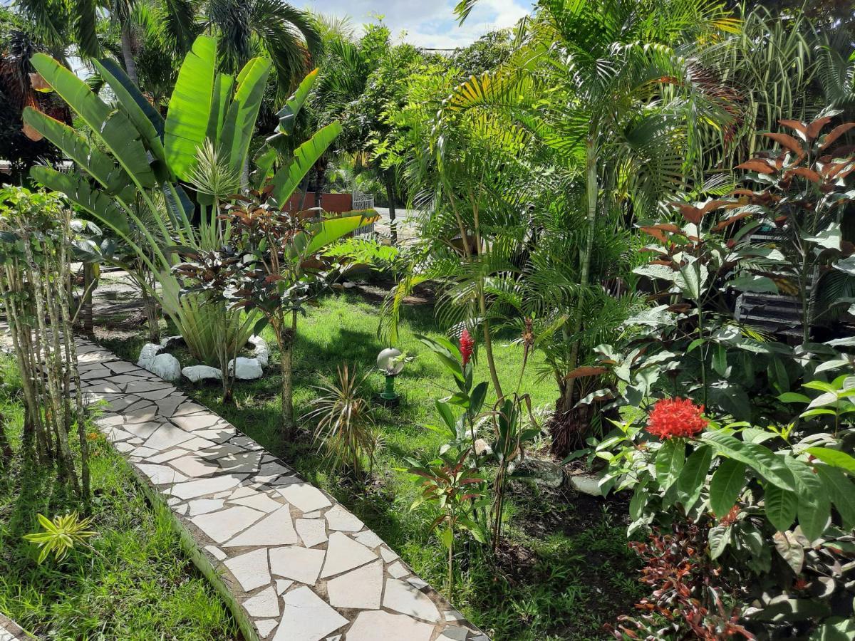 Ferienwohnung Le Jardin De Massieux Bouillante Exterior foto