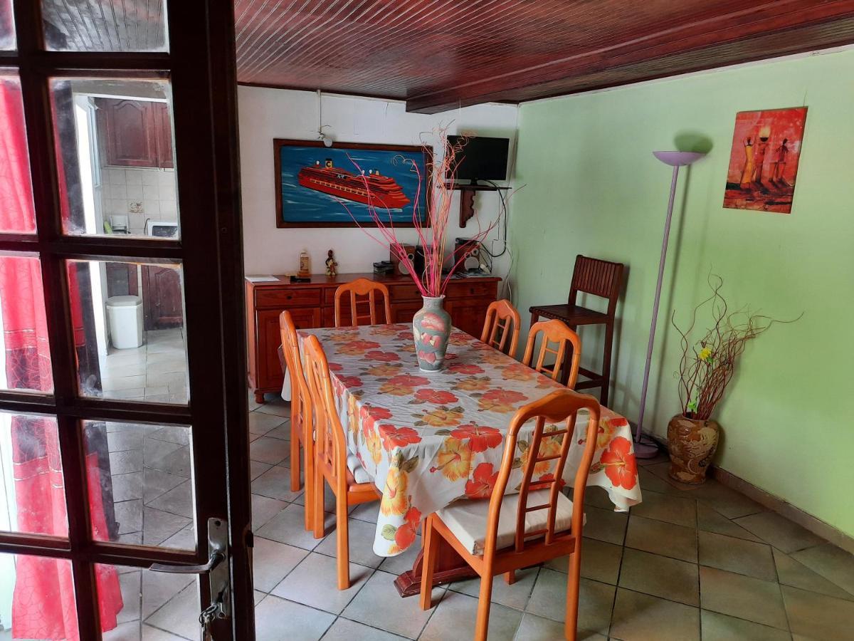 Ferienwohnung Le Jardin De Massieux Bouillante Exterior foto