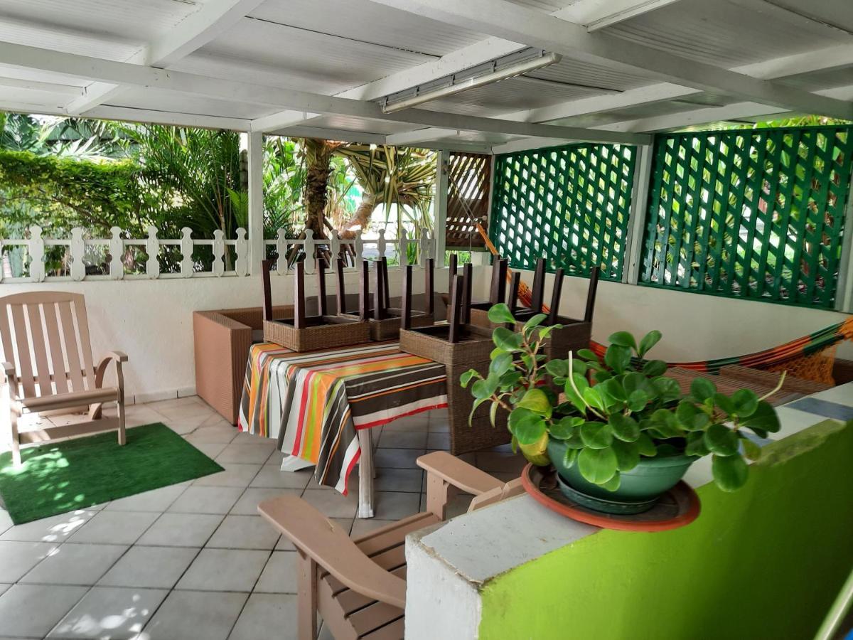 Ferienwohnung Le Jardin De Massieux Bouillante Exterior foto